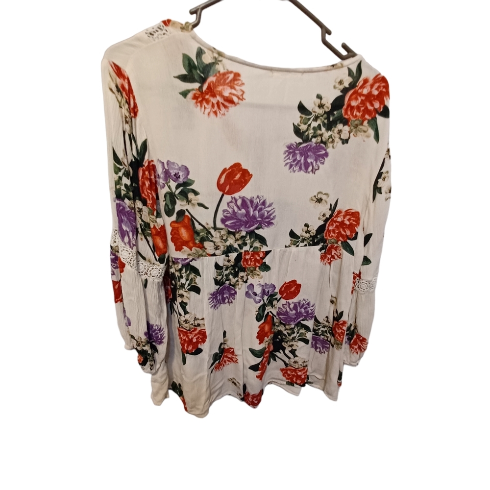 Blu pepper bold floral peplum blouse size large